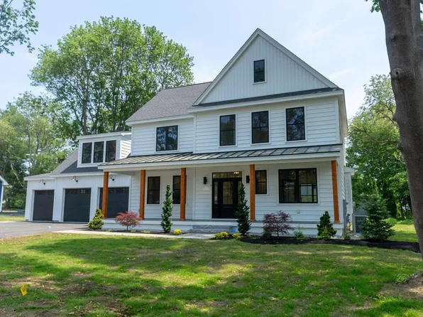 6 McDermott Road, Hampton, NH 03833