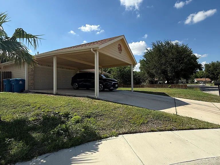 2213 Theodor Dr — Photo 2
