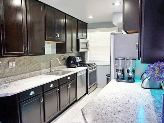 5th image of 311 Hyde Park Ave
