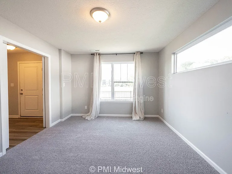 2952 W New York St — Photo 8