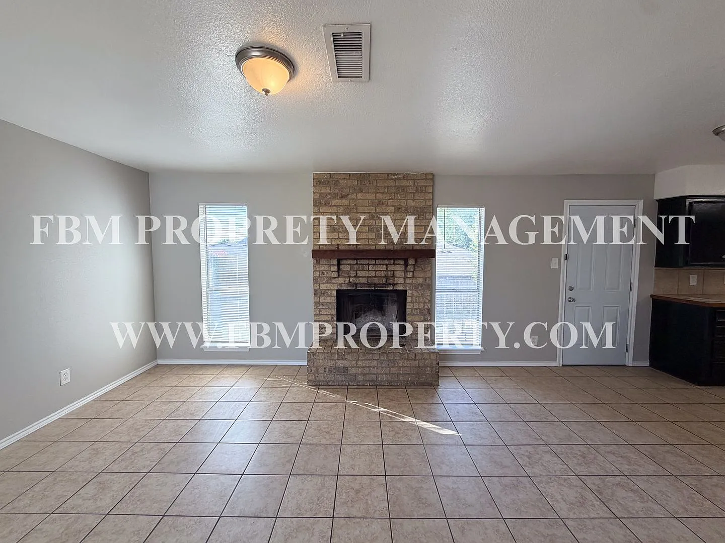 1401 Old Bardwell Rd, Unit C - Cozy 2 Bedroom, 2 Bathroom Upstairs Apartment Home in Ennis, TX! — Photo 4