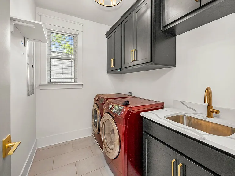 924 Jackson St — Photo 17