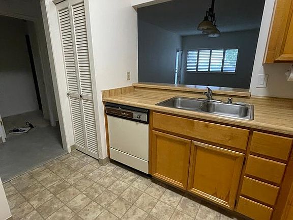 3rd image of 4691 Albany Cir APT 132