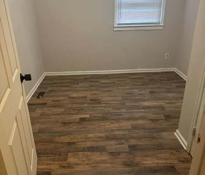Holly St — Photo 1