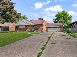 25212 Fairway Dr, Dearborn, MI 48124