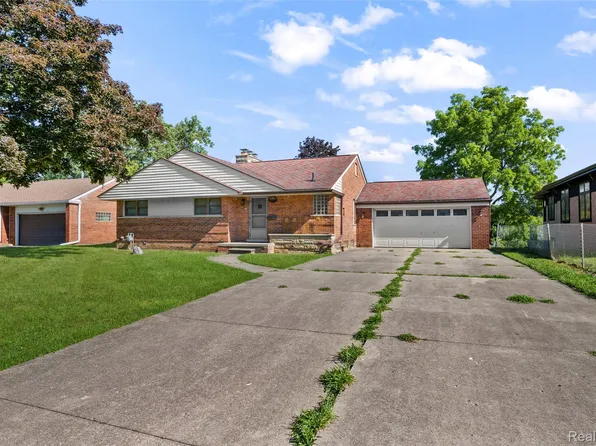 25212 Fairway Dr, Dearborn, MI 48124