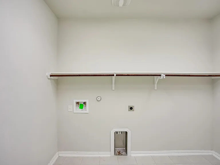 8049 Arezzo Dr — Photo 28