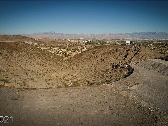 3rd image of 700 Dragon Peak Dr