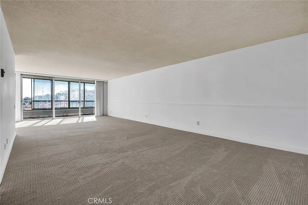 2 bed, 1565 sqft, $4,700 — Photo 2
