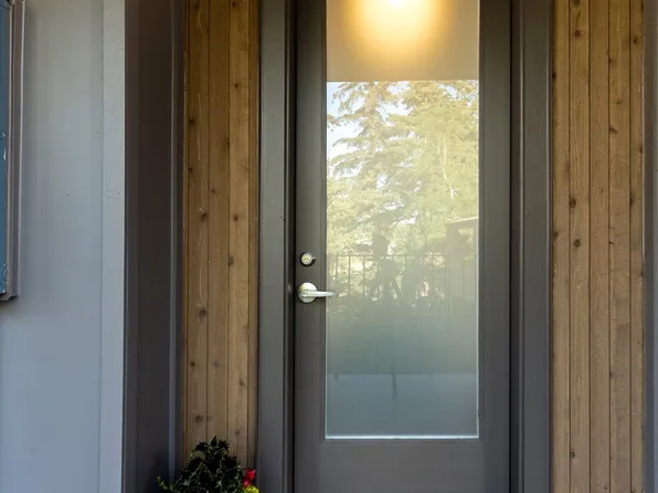 413 Adams Creek Pl #209, Hood River, OR 97031