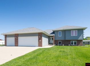 18 Arlington Ct, North Mankato, MN 56003