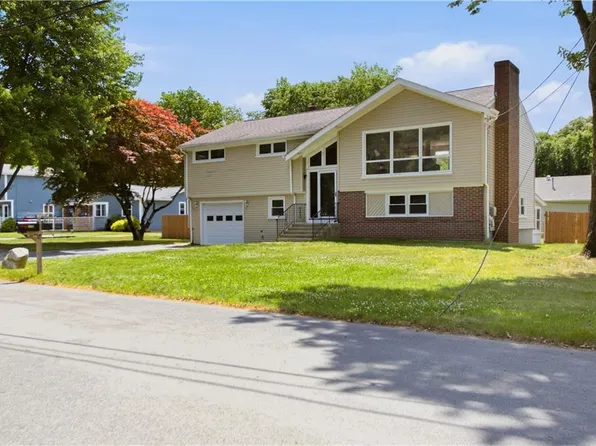 5 Baldwin Dr, Johnston, RI 02919