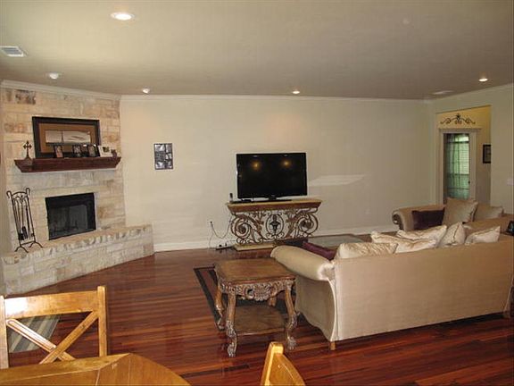 3rd image of 16800 Dowd Ln