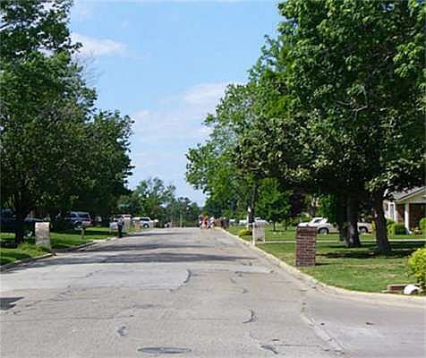 3rd image of 5451 Meadow Oak St