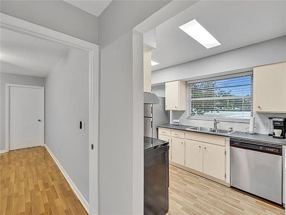 5th image of 509 NW 25th St #2