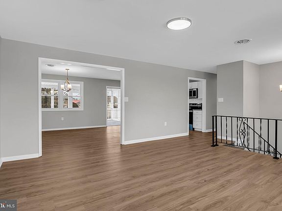 3rd image of 3879 Ricklyn Dr