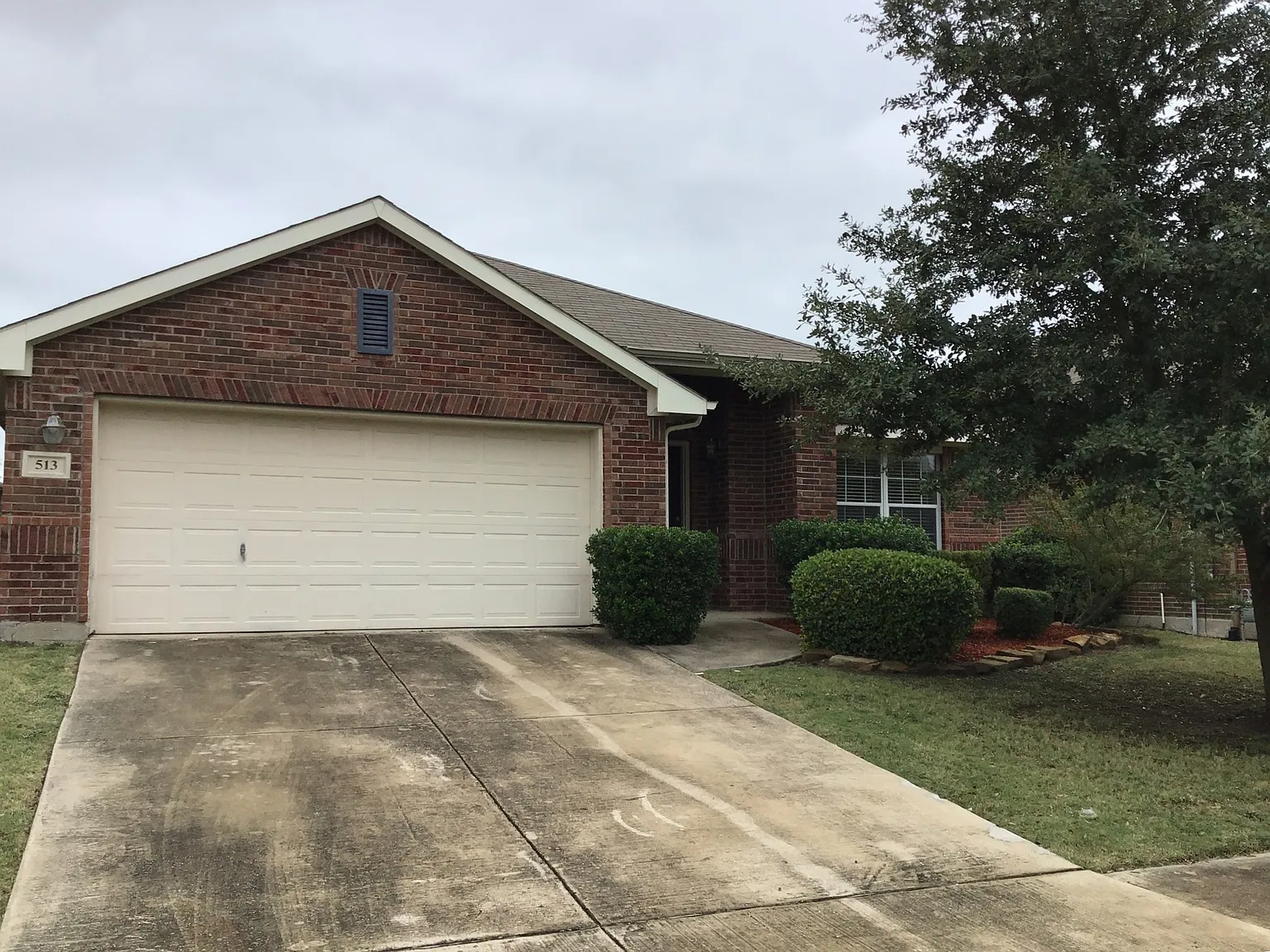 3 bed, 2.0 bath, 1979 sqft, $2,225 — Photo 1