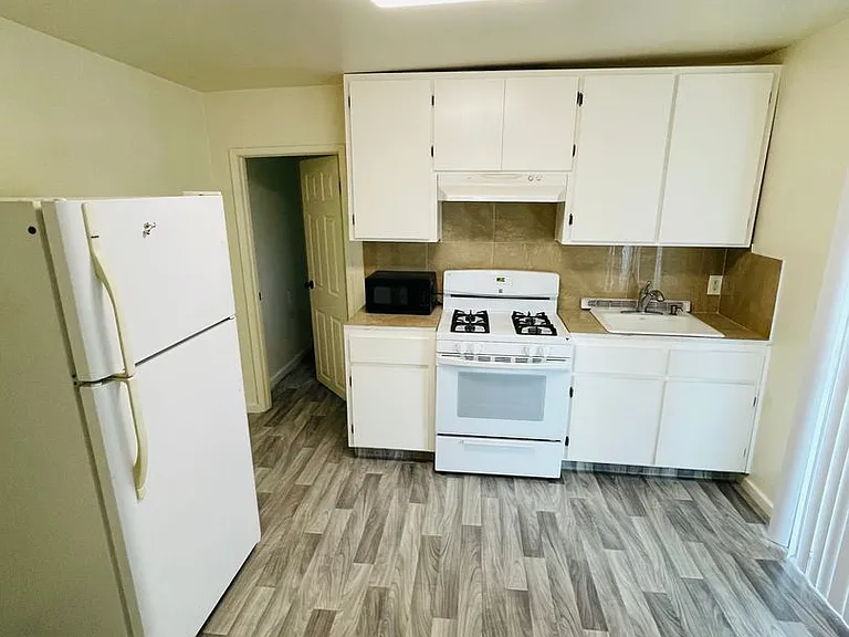 2408 Wulff Ln #9 — Photo 3