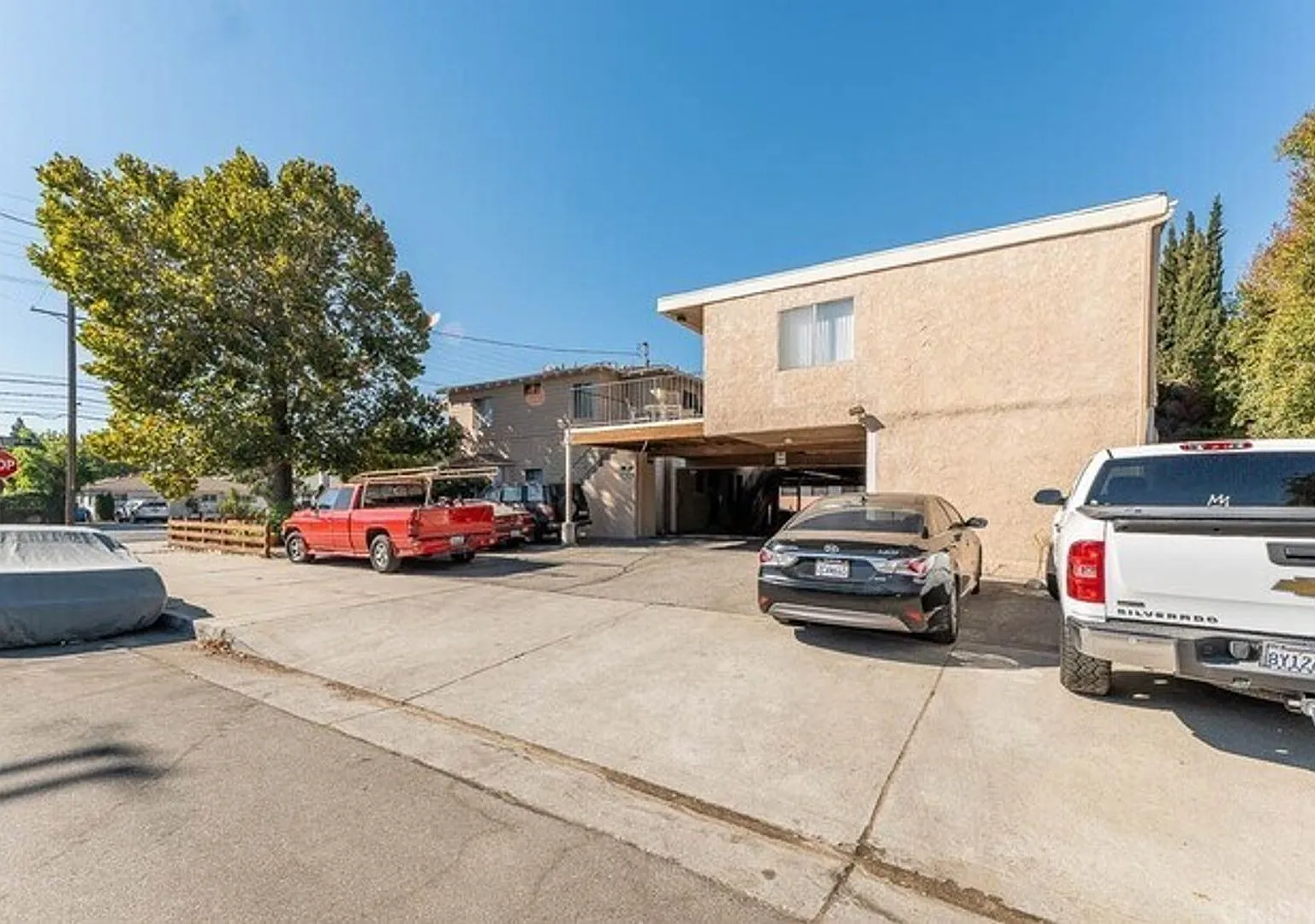 KLUMP6003 - 6003 Klump Avenue/11231 Oxnard Street — Photo 4