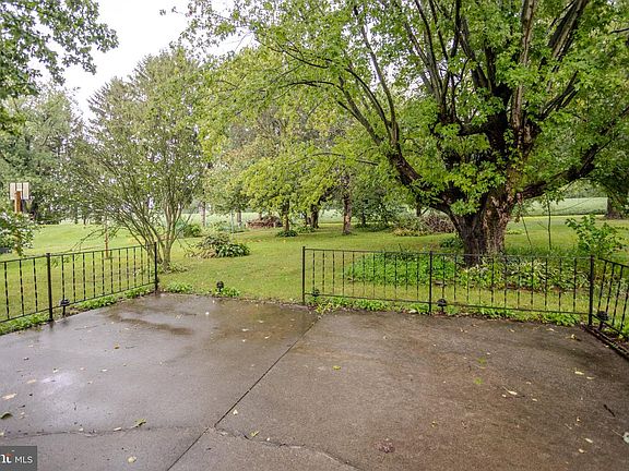 5th image of 60 Pine Grove Rd
