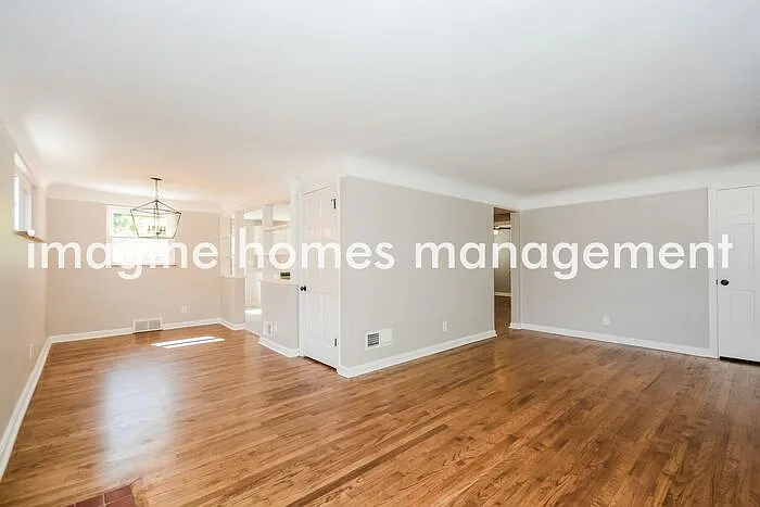 3 bed, 1.0 bath, 1297 sqft, $2,149 — Photo 3