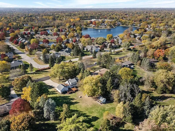 10054 North Grasslyn ROAD, Mequon, WI 53092