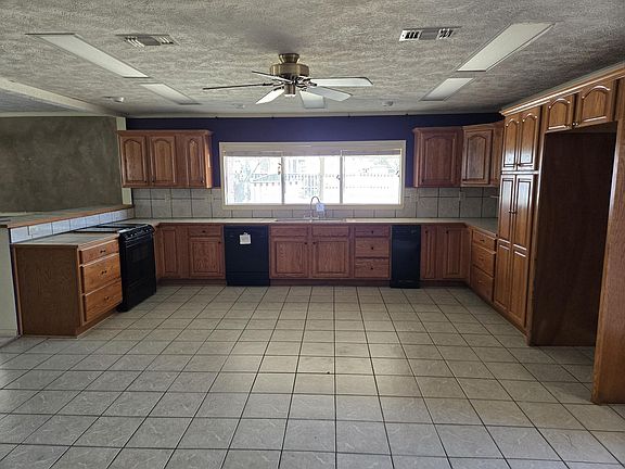 3rd image of 404 Main St E