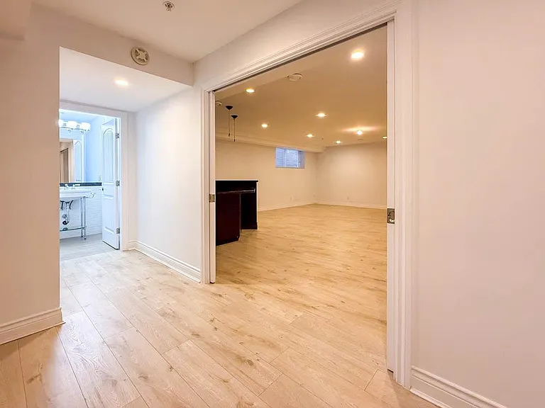 2307 Marine Dr — Photo 37