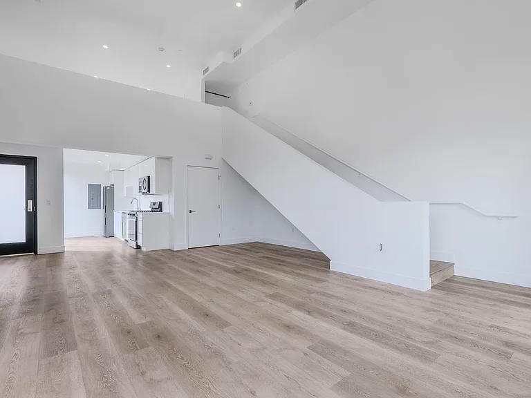 11700 Magnolia Blvd #306 — Photo 2