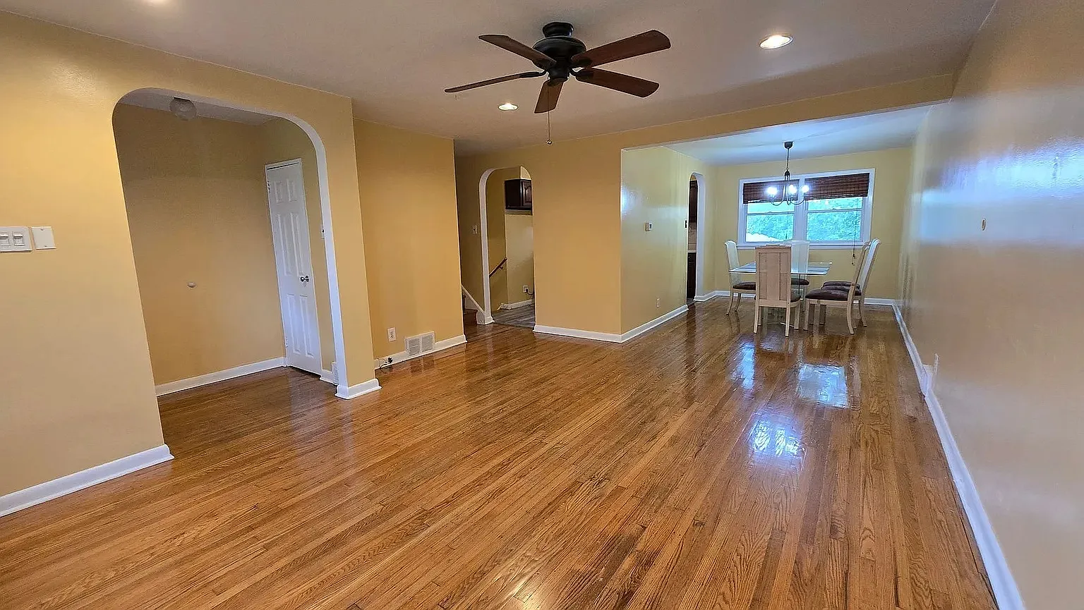3 bed, 1.5 bath, 1520 sqft, $2,700 — Photo 3