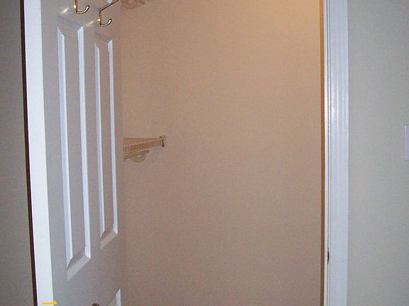 5th image of 15745 Chesterfield Ln