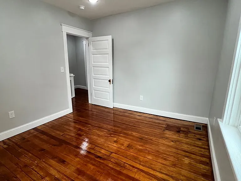 25 N Poplar St — Photo 16