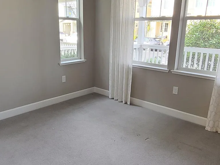 1066 Forbes Ln — Photo 24