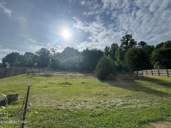 4th image of 2934 Country Meadows Ln