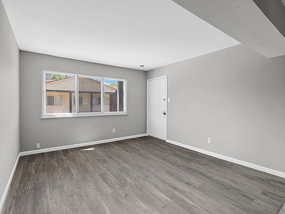 5th image of 2 Canary Ct #27900