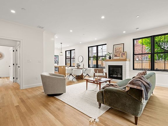 4th image of 27 Shepard St #5