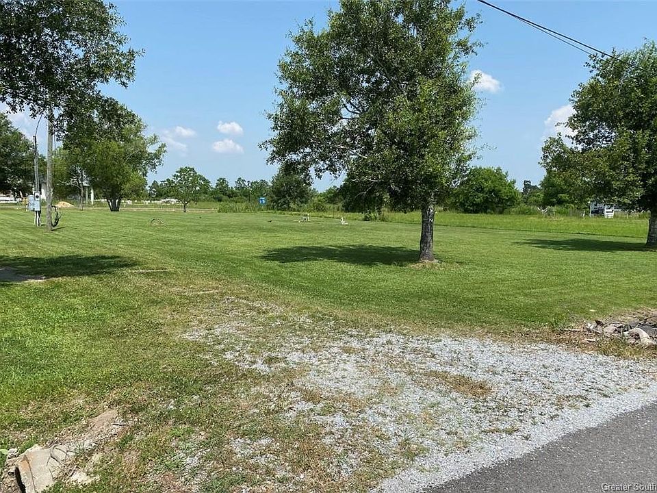 2nd image of 7805 Acadian Ln