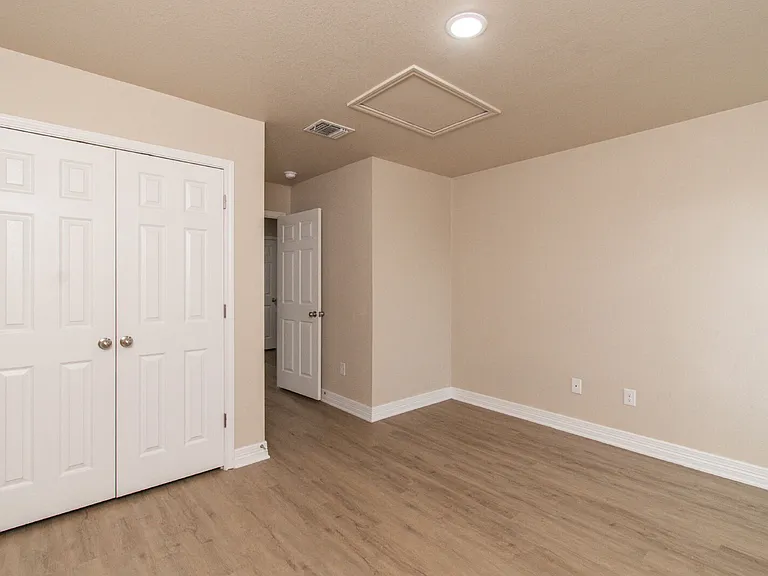806 White Meadow Ln #B — Photo 13