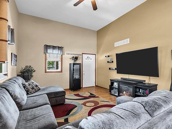 5th image of 502 W 4th St