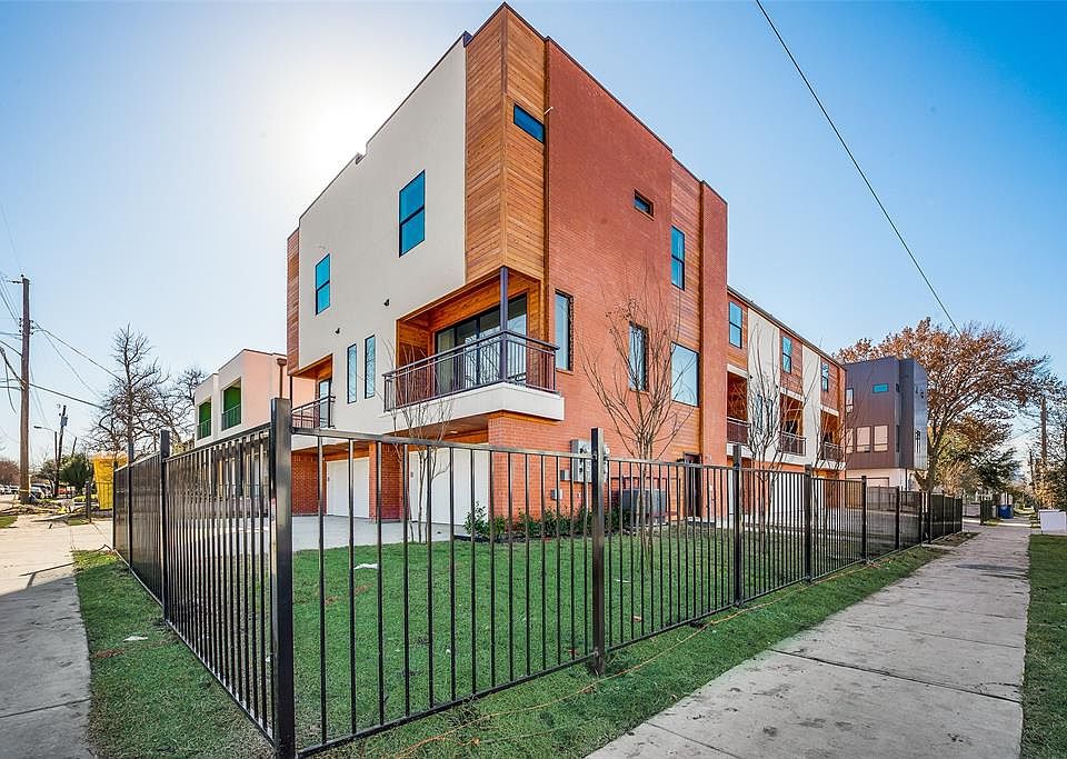 1st image of 1931 N Prairie Ave #102