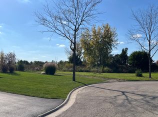 11 Wintergreen Ct, Algonquin, IL 60102