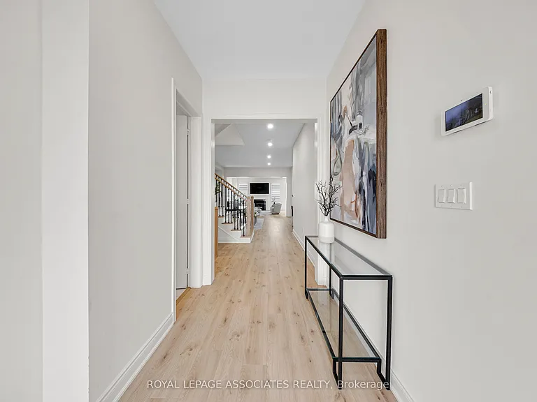 2215 Beckman Cres #UPPER — Photo 4