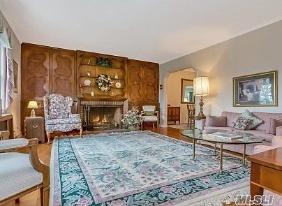 3rd image of 11 Glen Ln