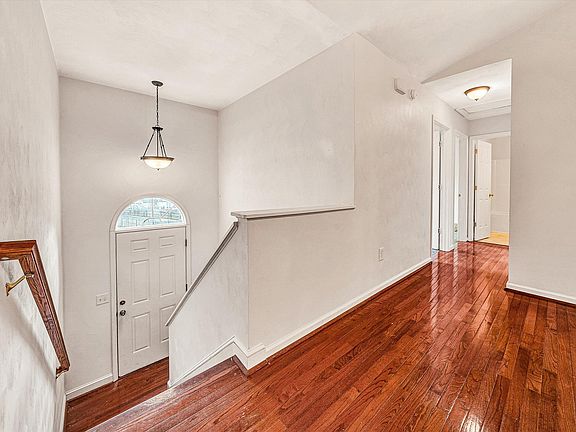 4th image of 1932 Connors Ct