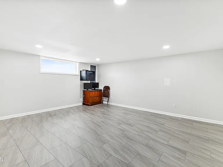 630 Broad St #2 — Photo 11