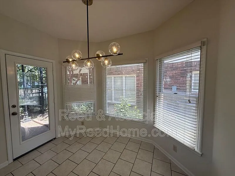 3 bed, 2.5 bath, 1890 sqft, $2,595 — Photo 4