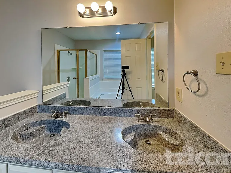 2851 Linden Ln — Photo 11