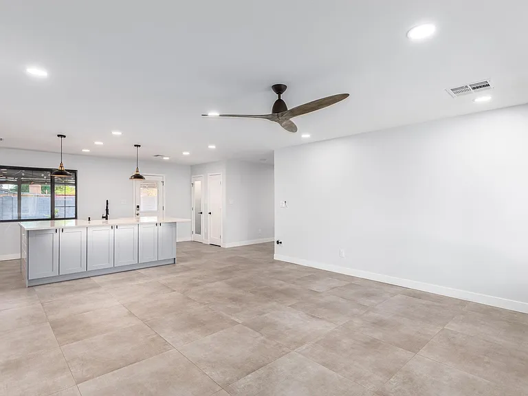 7431 E Coronado Rd — Photo 14