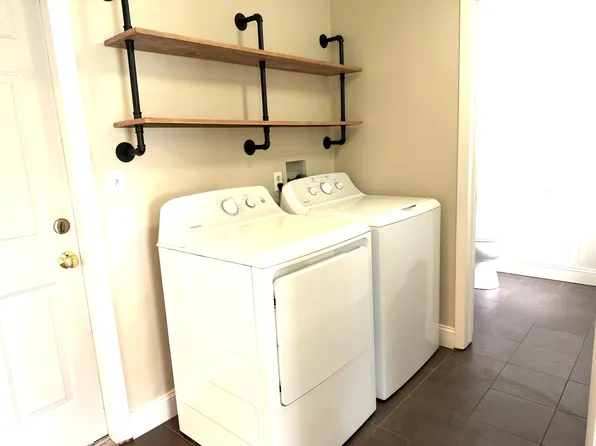 28 Miamis Rd, West Hartford, CT 06117