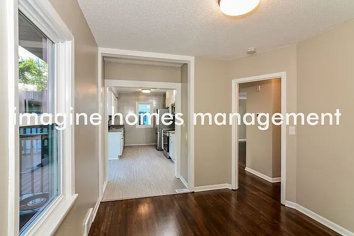 3 bed, 1.0 bath, 1465 sqft, $2,400 — Photo 4